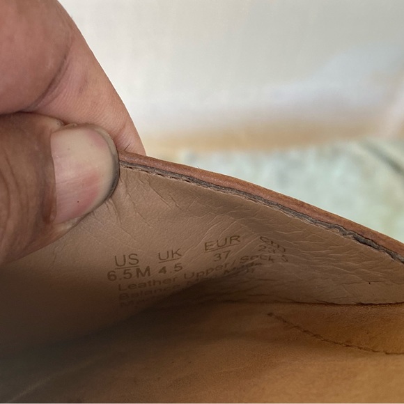 Franco Sarto Venezia Women’s Tan Brown Flat Leather Slip on Sandals Size 6.5M - Picture 13 of 14